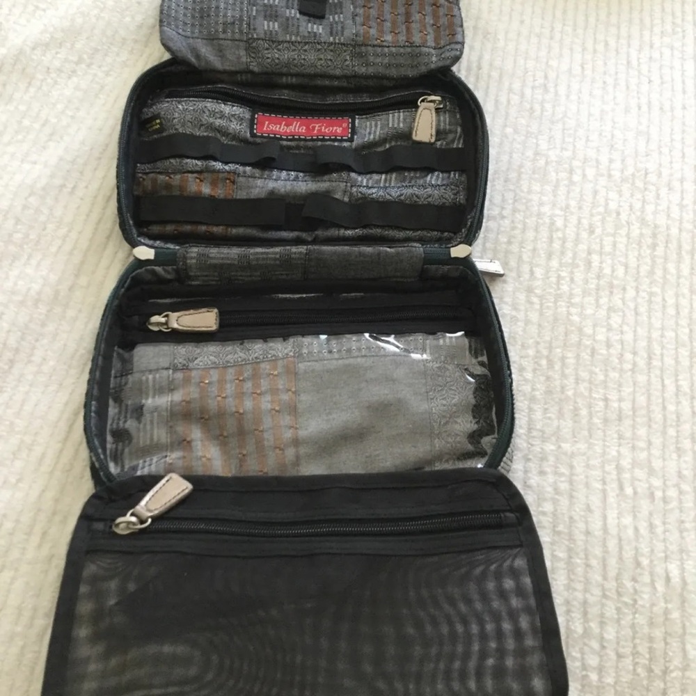 Isabella Fiore Travel Makeup Bag. Quilted and Beaded Multi Compartments NWT - Picture 6 of 11